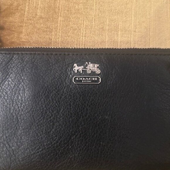 NWOT Coach Black Pebbled Leather Wristlet - Picture 3 of 4